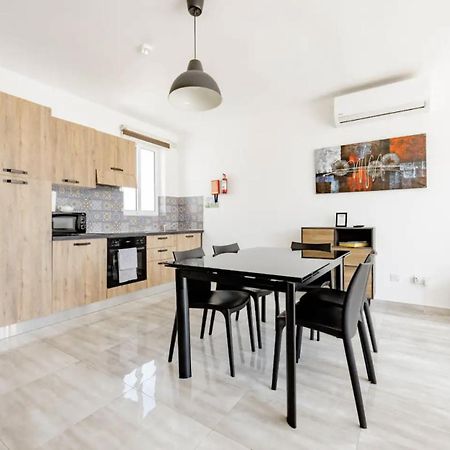 F12 Room 2, Private Room Two Single Beds Privated Bathroom In Shared Flat مسيدا المظهر الخارجي الصورة