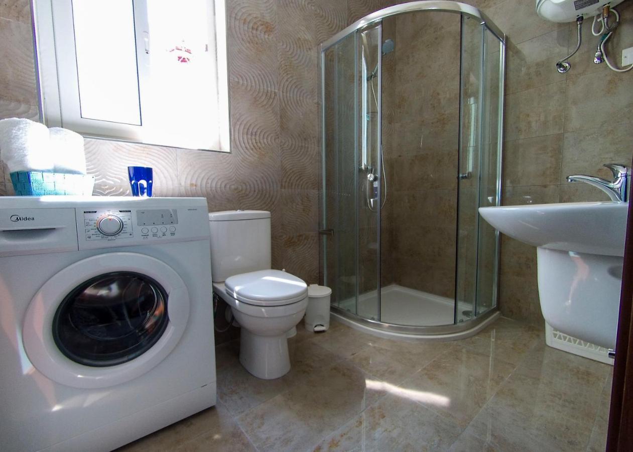 F12 Room 2, Private Room Two Single Beds Privated Bathroom In Shared Flat مسيدا المظهر الخارجي الصورة