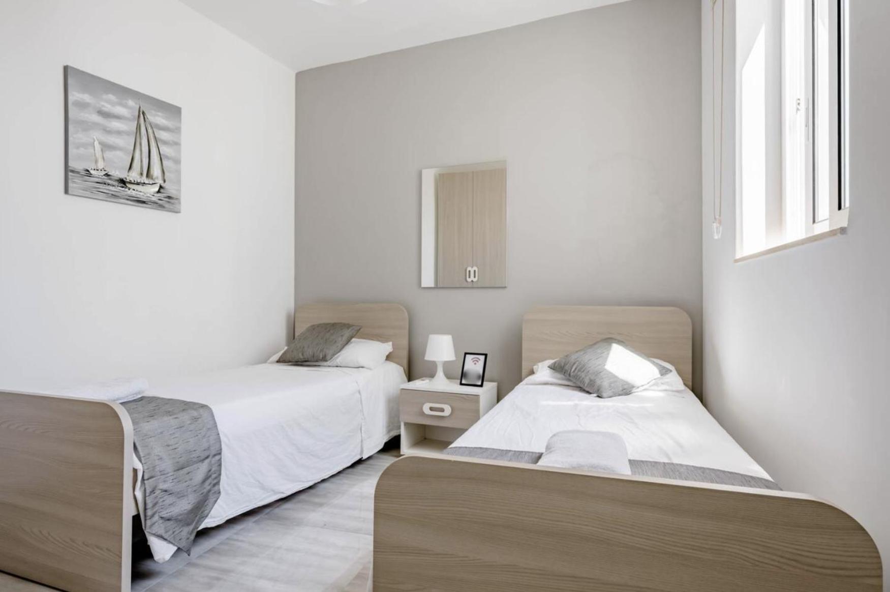 F12 Room 2, Private Room Two Single Beds Privated Bathroom In Shared Flat مسيدا المظهر الخارجي الصورة