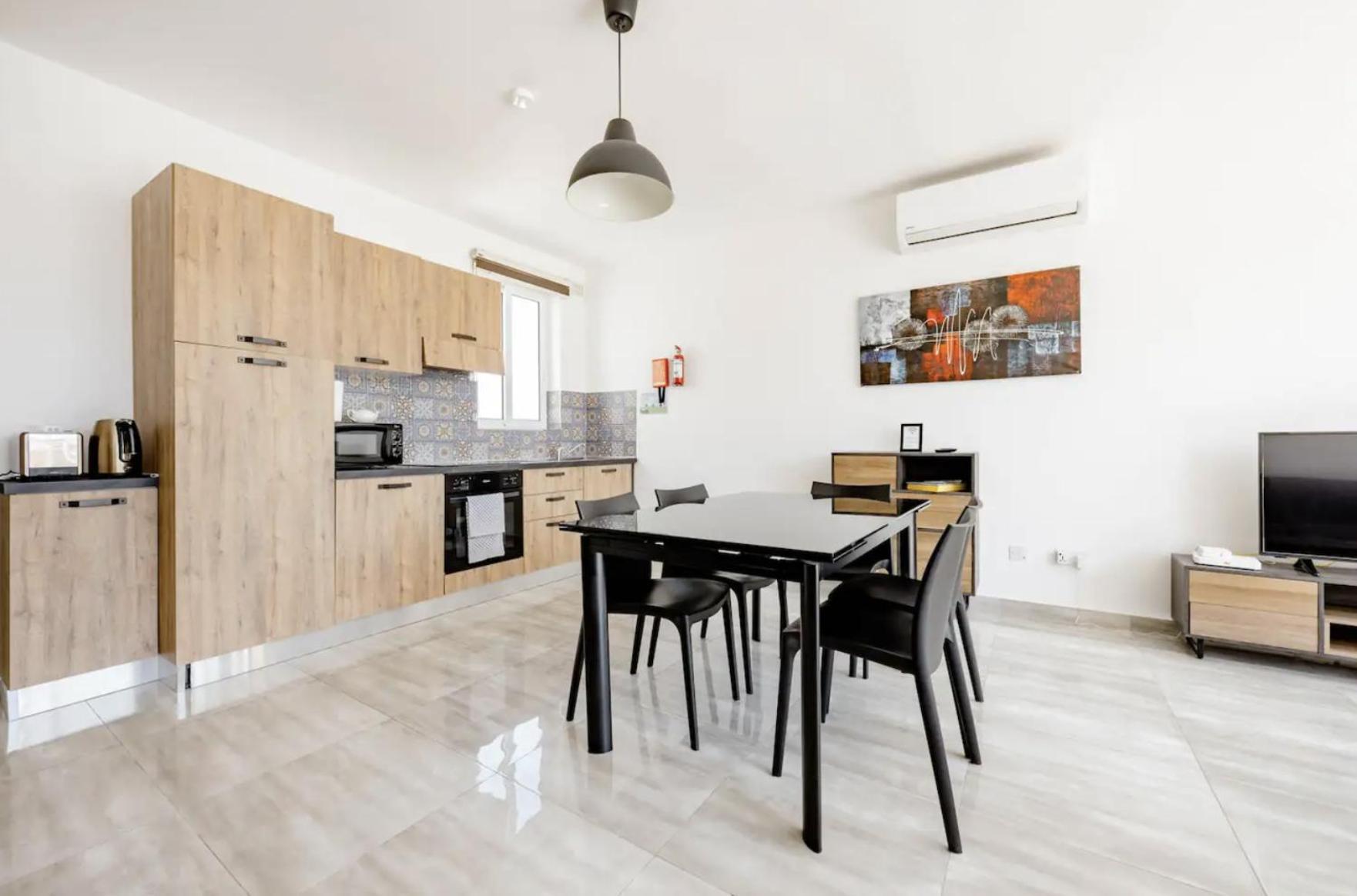 F12 Room 2, Private Room Two Single Beds Privated Bathroom In Shared Flat مسيدا المظهر الخارجي الصورة
