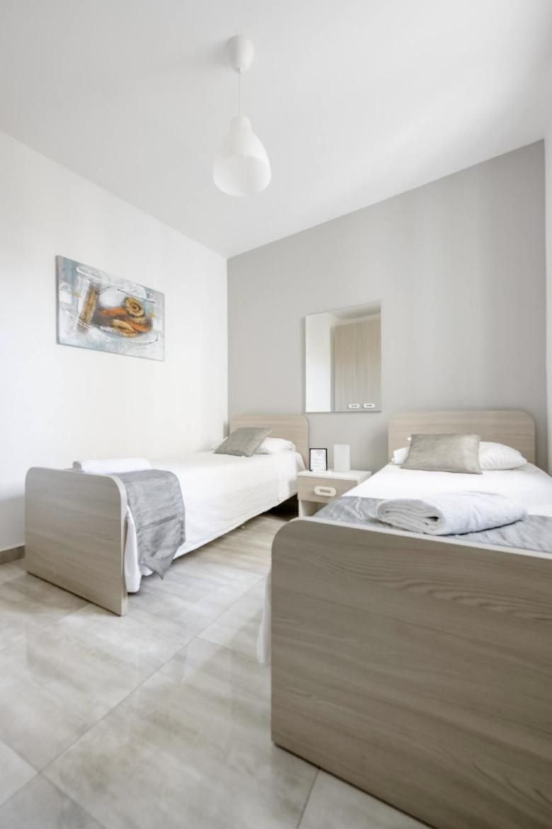 F12 Room 2, Private Room Two Single Beds Privated Bathroom In Shared Flat مسيدا المظهر الخارجي الصورة